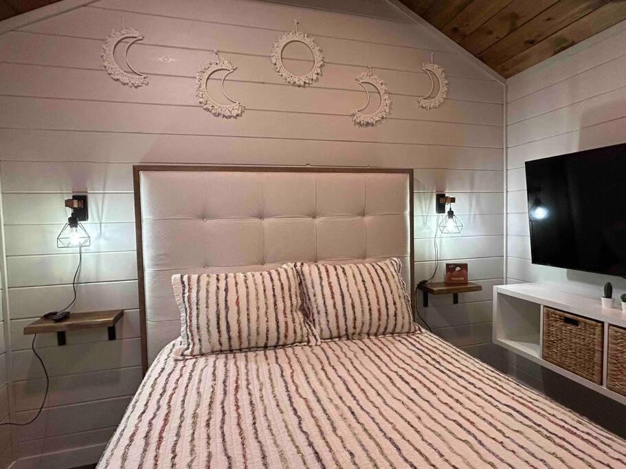 Blissful Nook Tiny Home ~ Cozy Retreat W/ Hot Tub; Near Town And Deep Creek Bryson City Luaran gambar