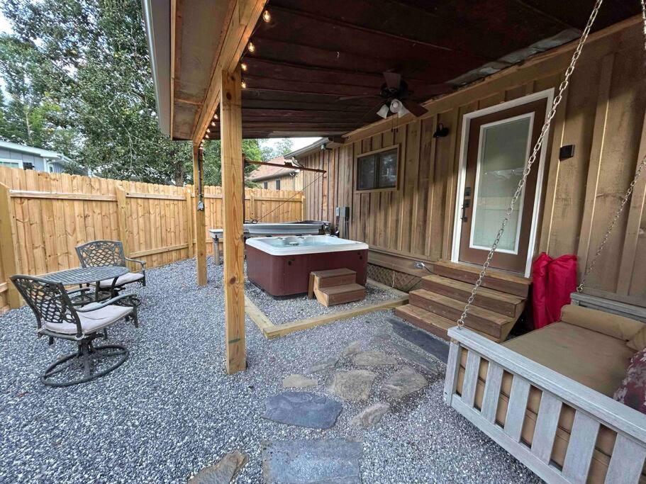 Blissful Nook Tiny Home ~ Cozy Retreat W/ Hot Tub; Near Town And Deep Creek Bryson City Luaran gambar