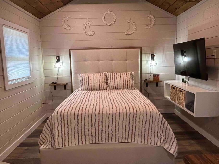 Blissful Nook Tiny Home ~ Cozy Retreat W/ Hot Tub; Near Town And Deep Creek Bryson City Luaran gambar