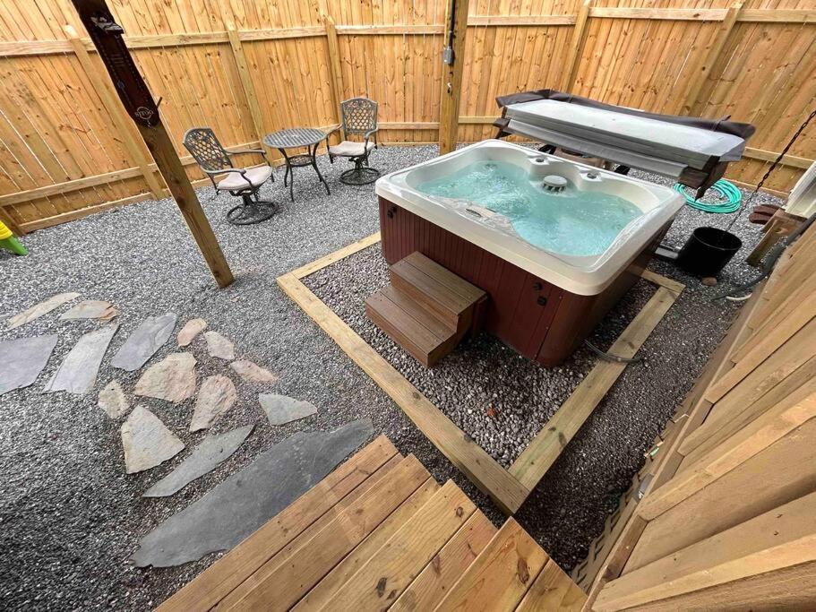 Blissful Nook Tiny Home ~ Cozy Retreat W/ Hot Tub; Near Town And Deep Creek Bryson City Luaran gambar